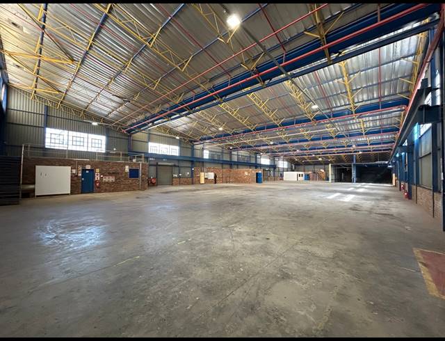 1,970M² WAREHOUSE TO LET IN CLAYVILLE